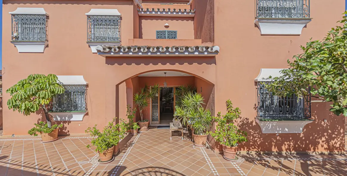 Продажа  отдельно стоящей виллы в Marbella (район Marbella) 2