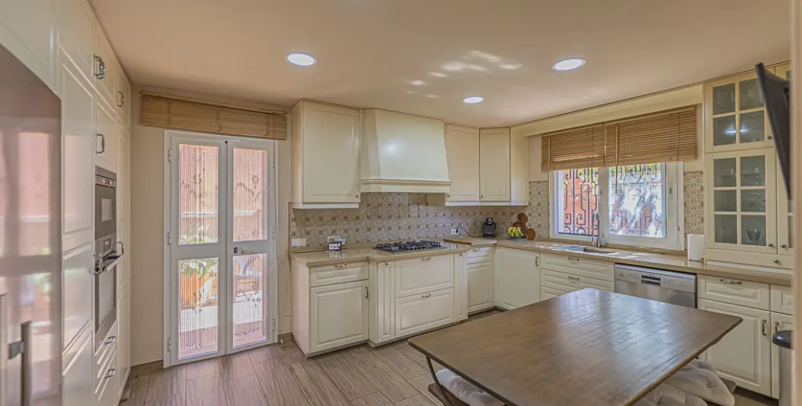 Продажа  отдельно стоящей виллы в Marbella (район Marbella) 9