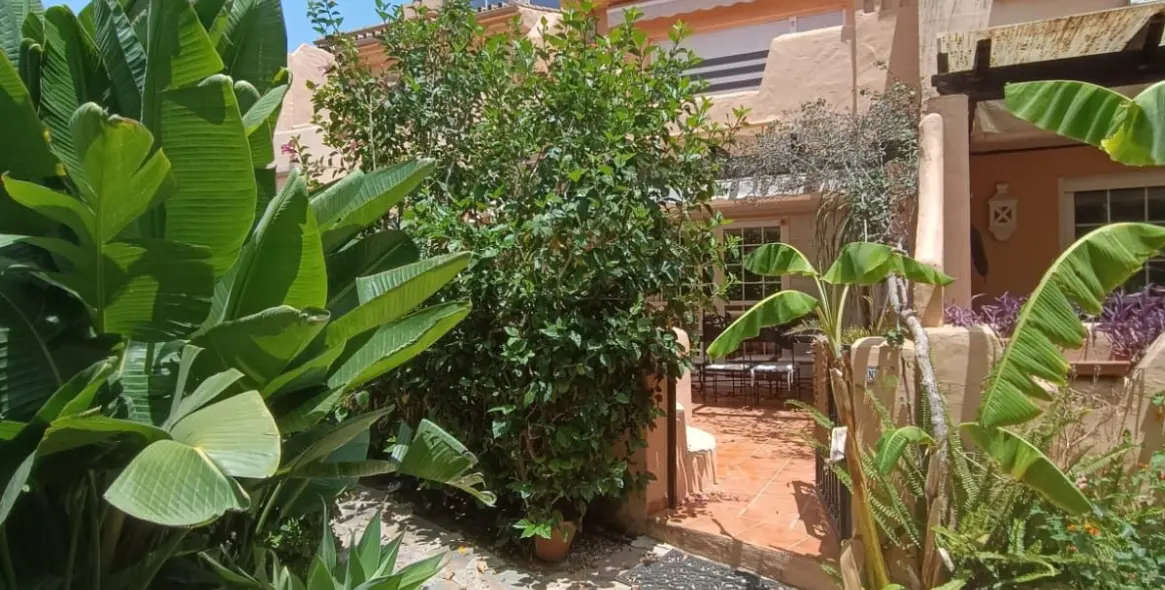 Продажа дома на две семьи в Nagüeles 2