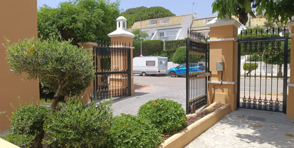 Sale of semi-detached house in Nagüeles 41