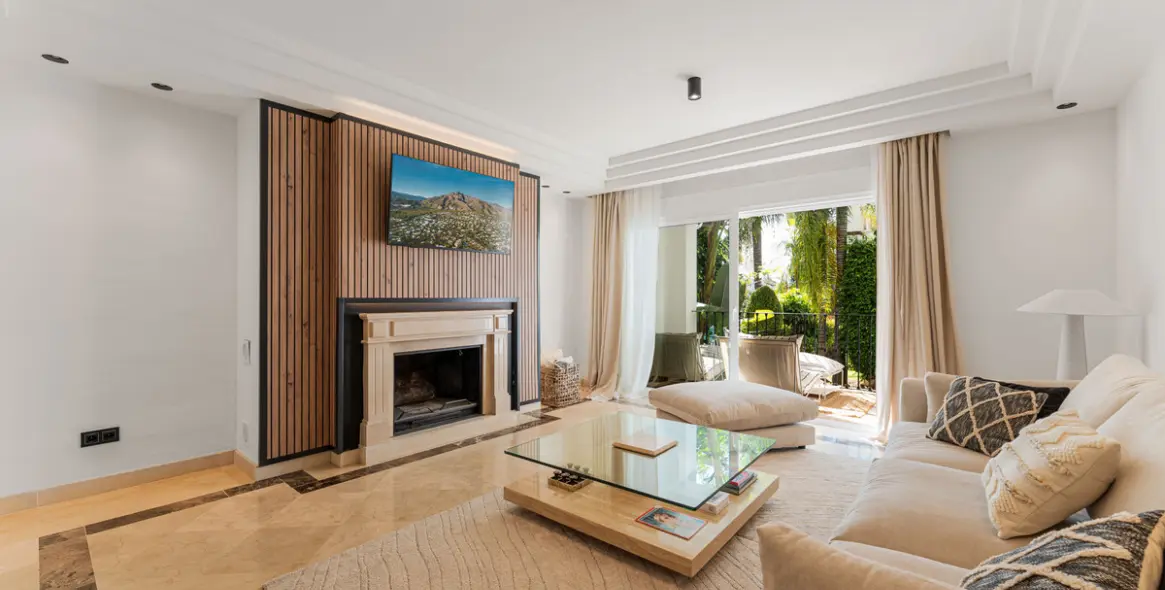 Sale of middle floor apartment in Sierra Blanca 1