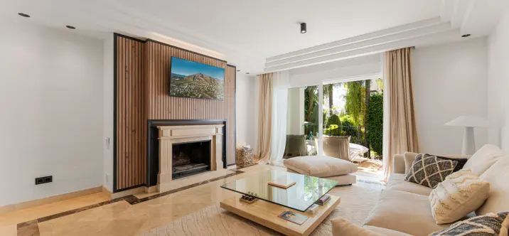 Sale of middle floor apartment in Sierra Blanca 0