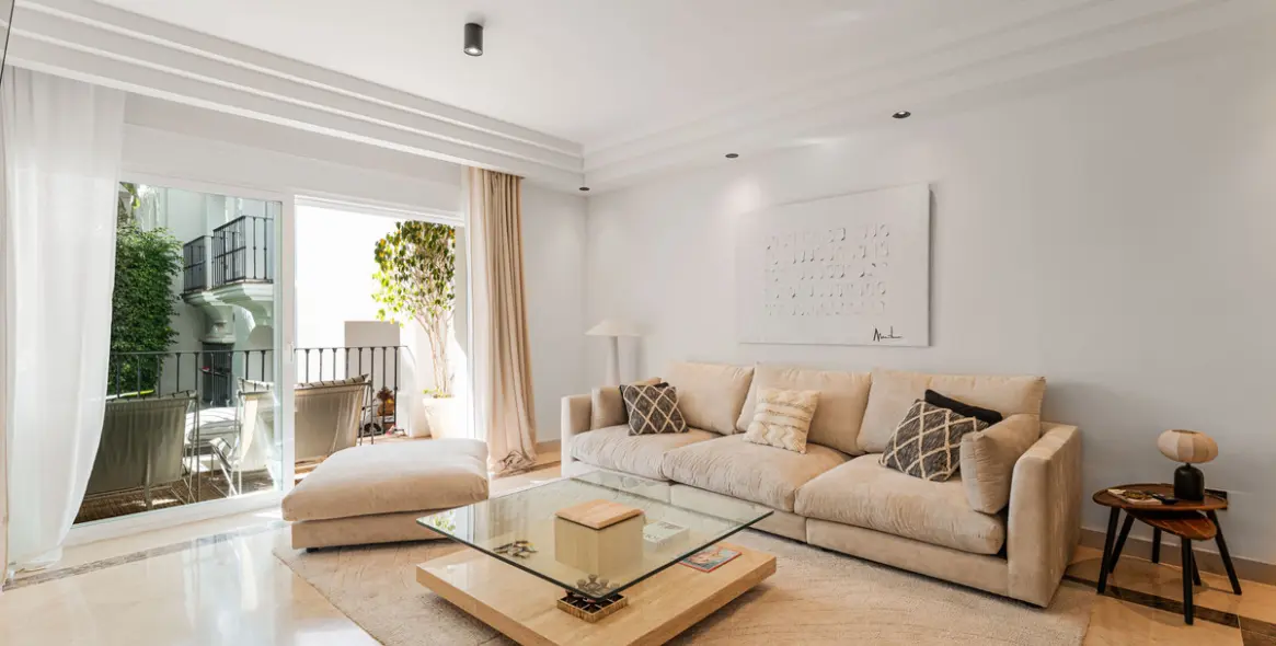 Sale of middle floor apartment in Sierra Blanca 2