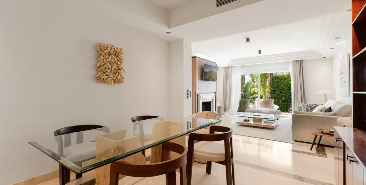 Sale of middle floor apartment in Sierra Blanca 3