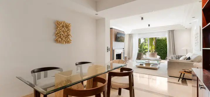 Sale of middle floor apartment in Sierra Blanca 2