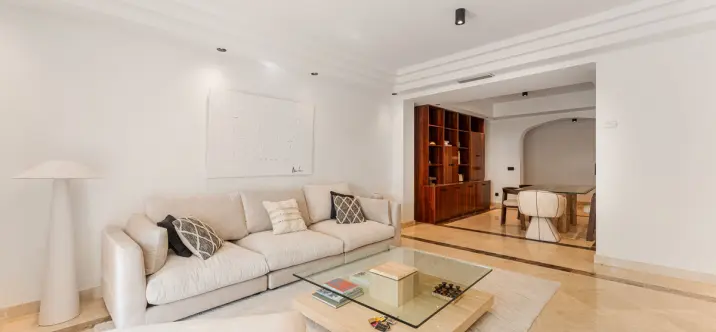 Sale of middle floor apartment in Sierra Blanca 3