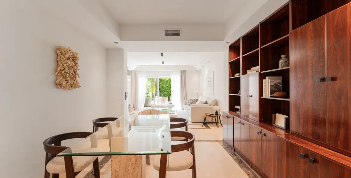 Sale of middle floor apartment in Sierra Blanca 5