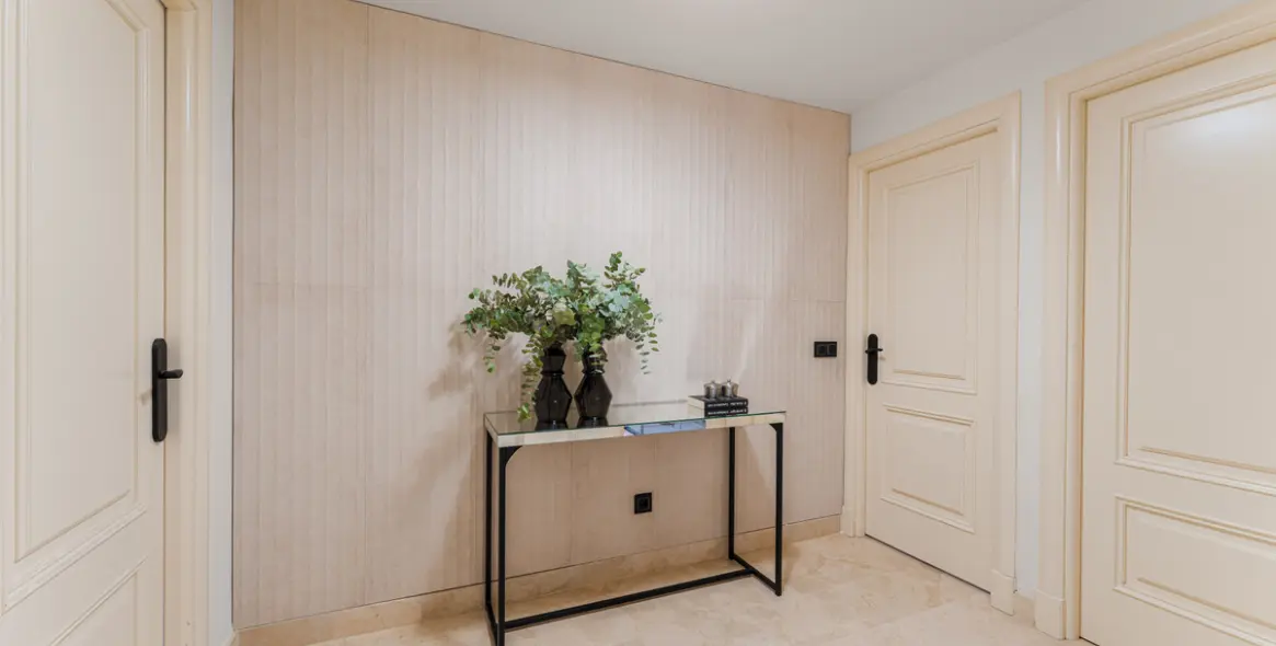 Sale of middle floor apartment in Sierra Blanca 8