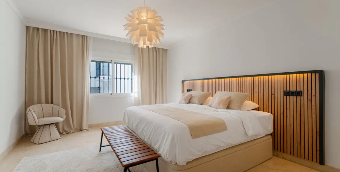 Sale of middle floor apartment in Sierra Blanca 12