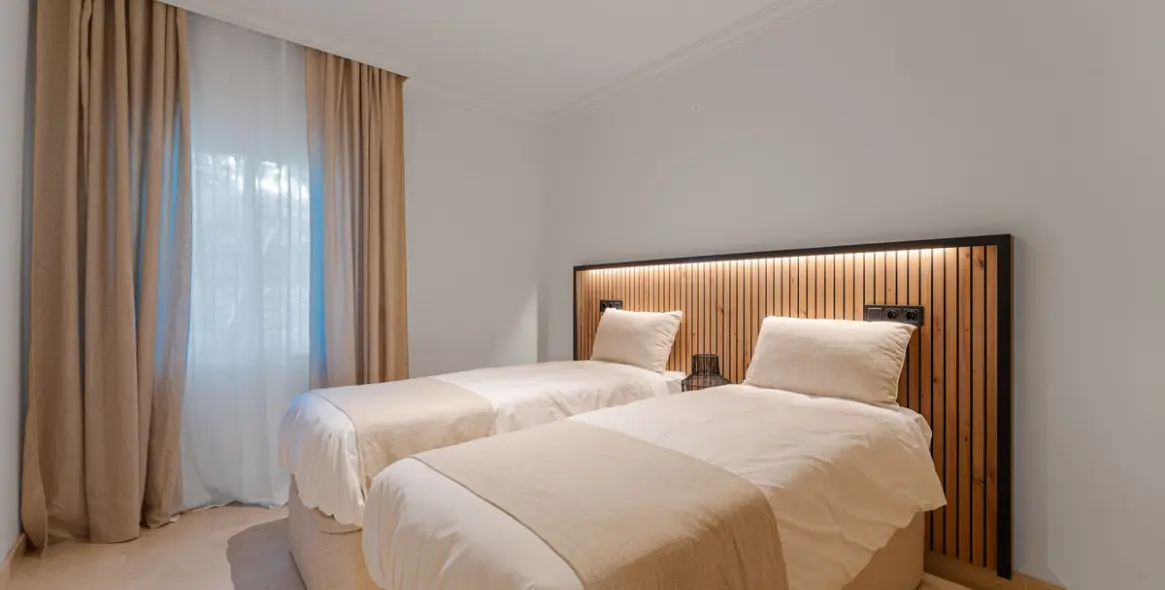 Sale of middle floor apartment in Sierra Blanca 15