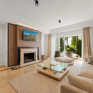 Venta de apartamento en planta media en Sierra Blanca