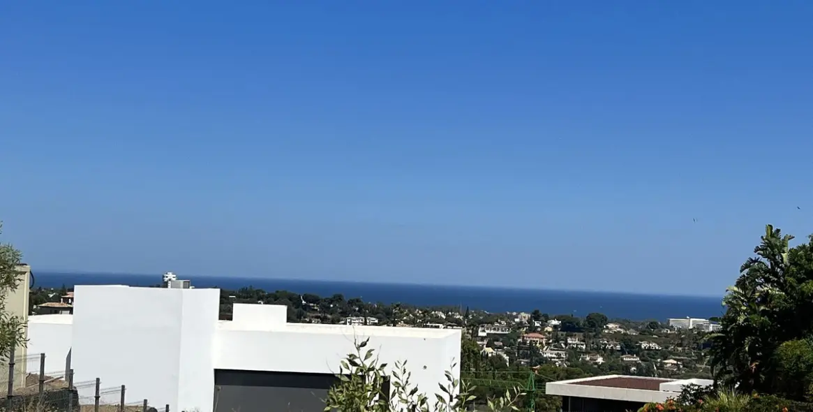 Sale of residential plot in Benahavís 3