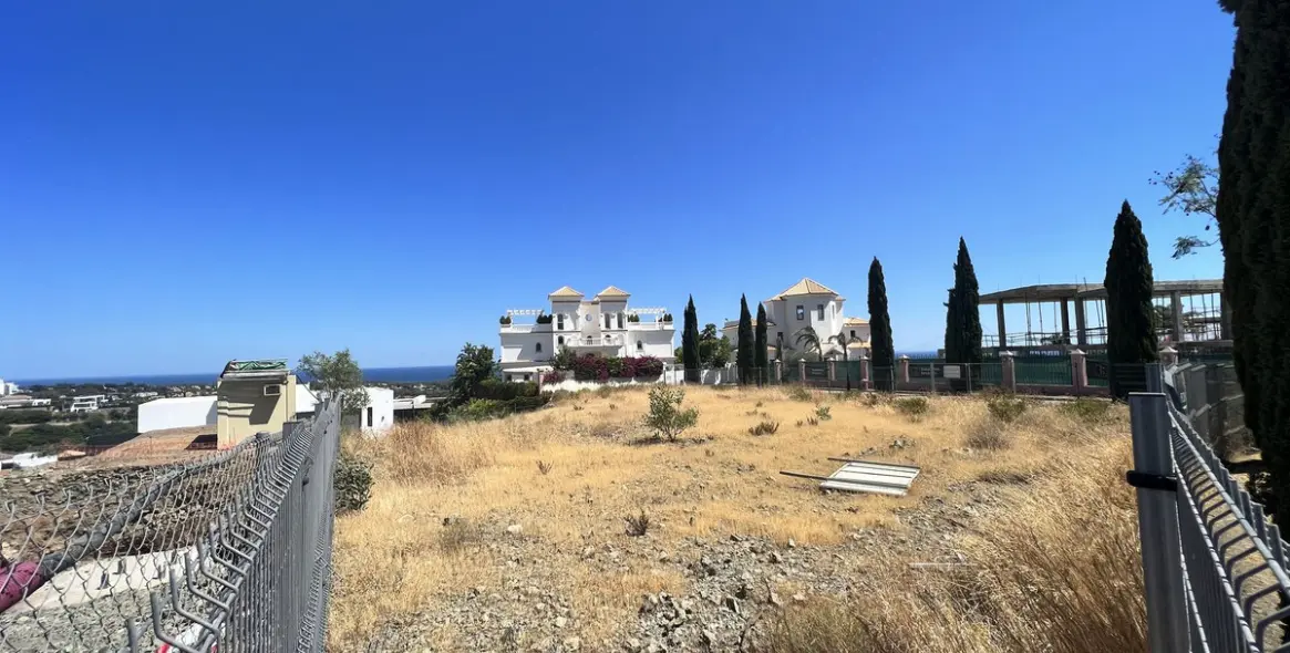 Sale of residential plot in Benahavís 4