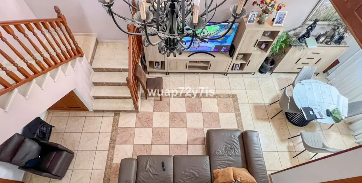 Продажа дома на две семьи в Estepona 1