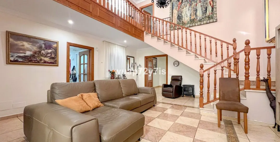 Продажа дома на две семьи в Estepona 6