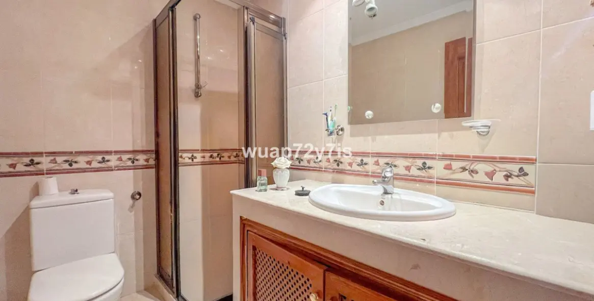 Продажа дома на две семьи в Estepona 17
