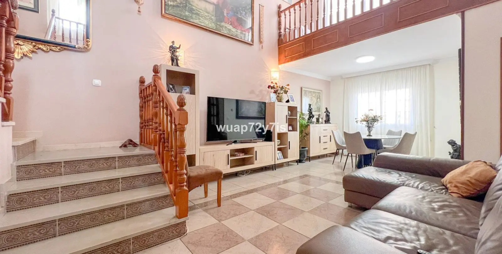 Продажа дома на две семьи в Estepona 5