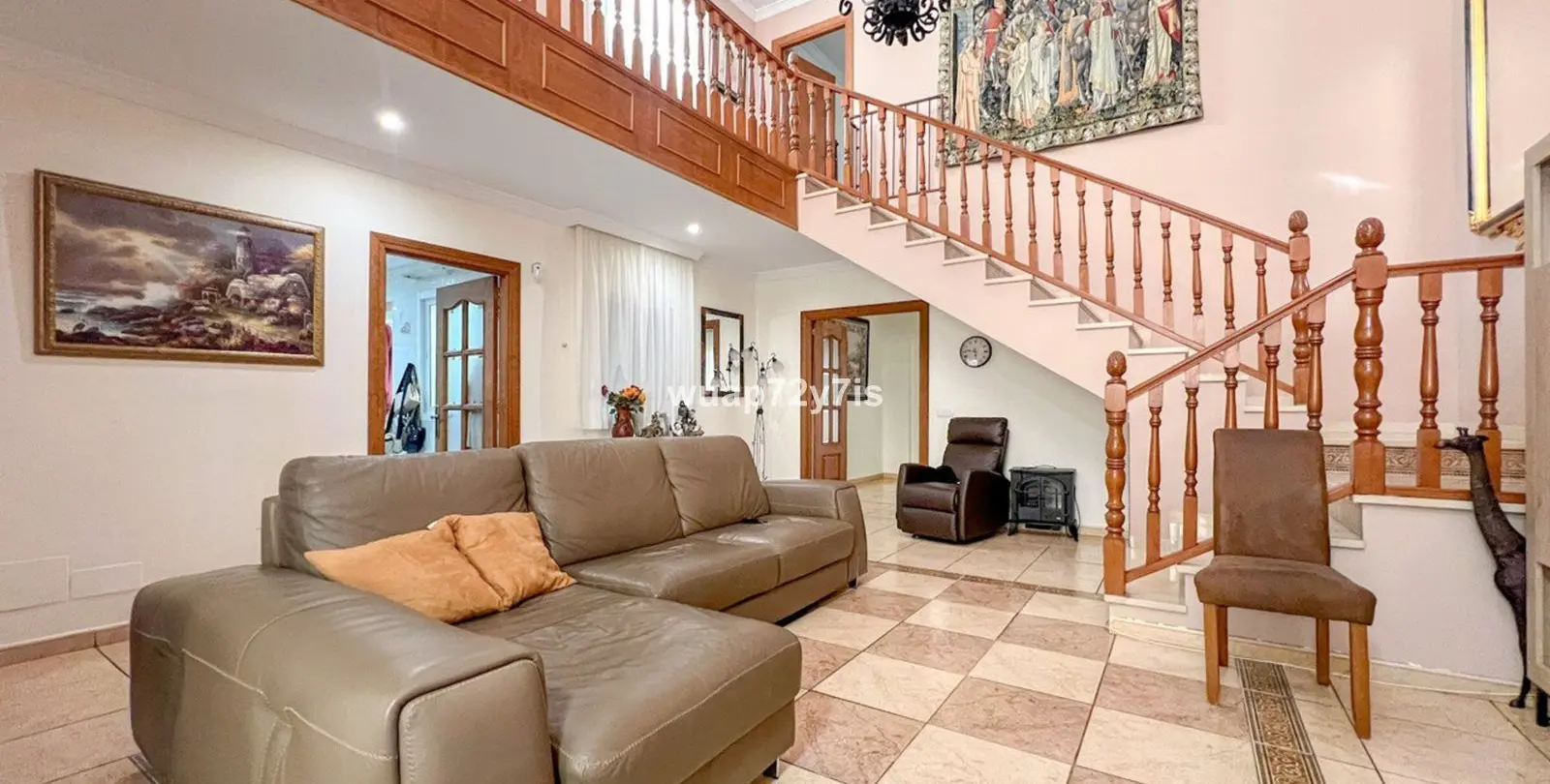 Продажа дома на две семьи в Estepona 6
