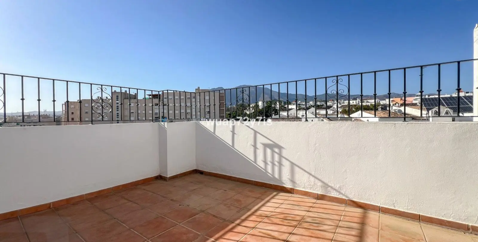 Продажа дома на две семьи в Estepona 29