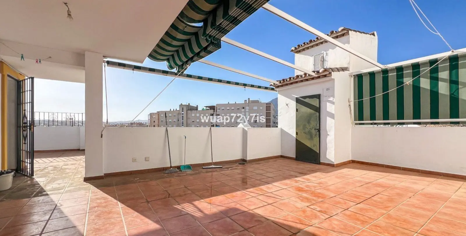Продажа дома на две семьи в Estepona 30