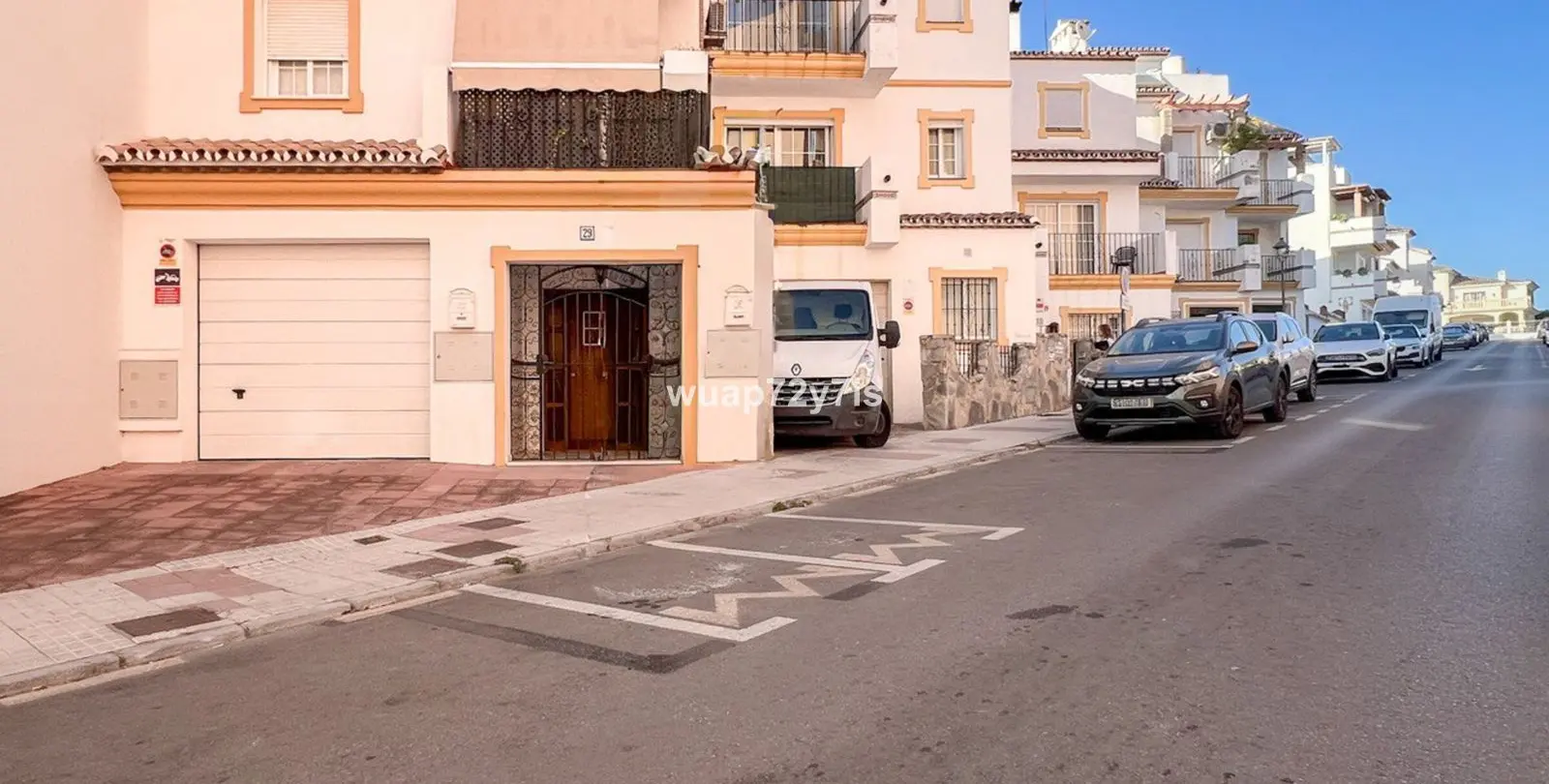 Продажа дома на две семьи в Estepona 35