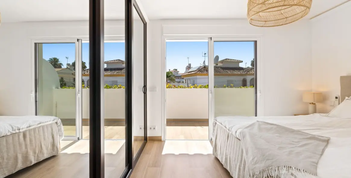 Sale of townhouse in San Pedro de Alcántara 9