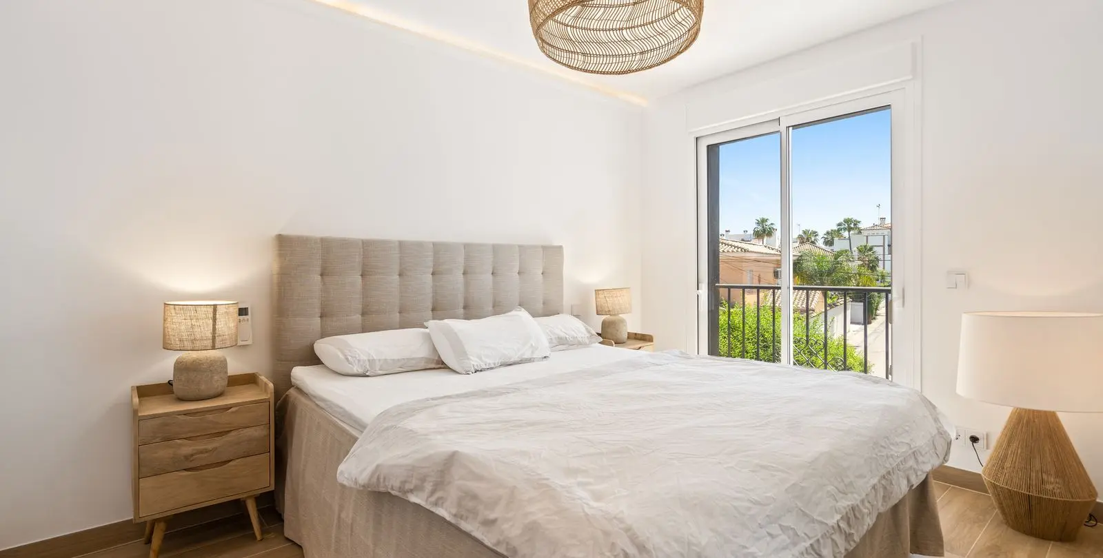 Venta de adosado en San Pedro de Alcántara 12