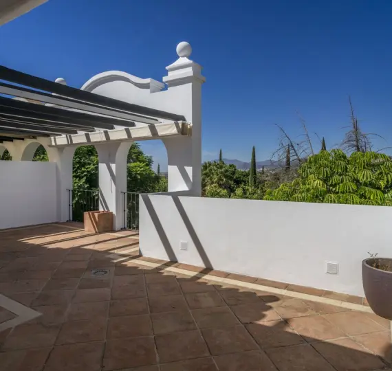 Sale of penthouse duplex in Marbella