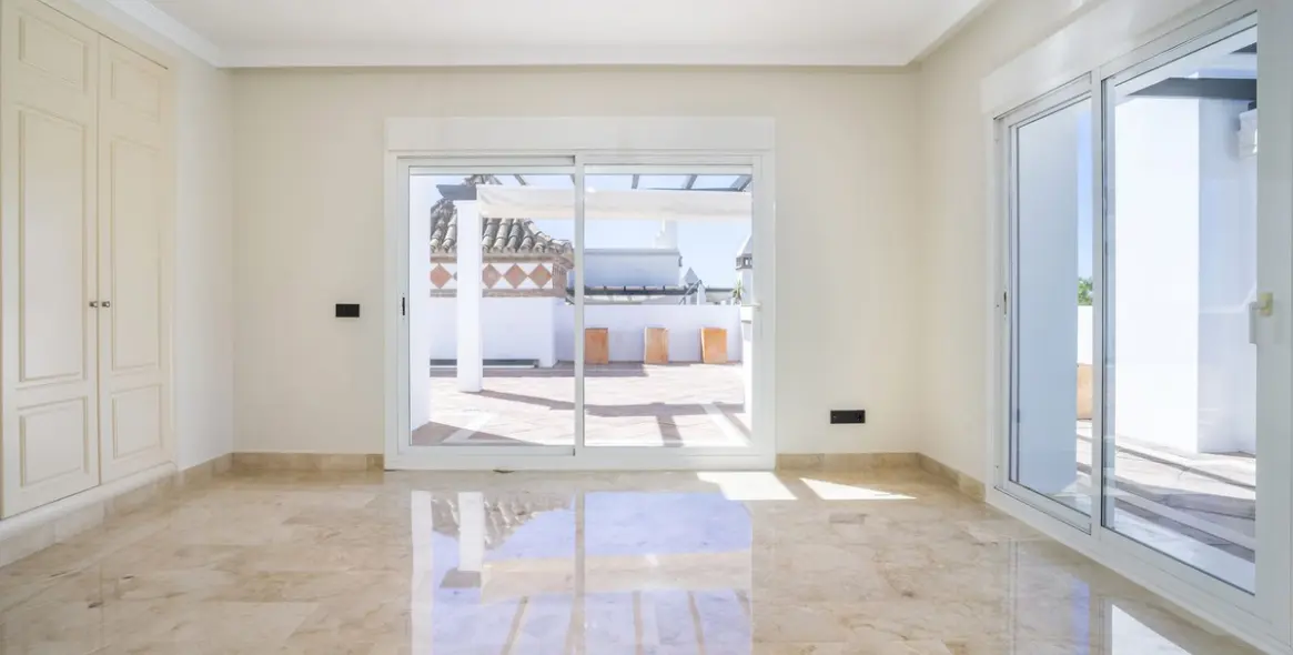Sale of penthouse duplex in Marbella 20