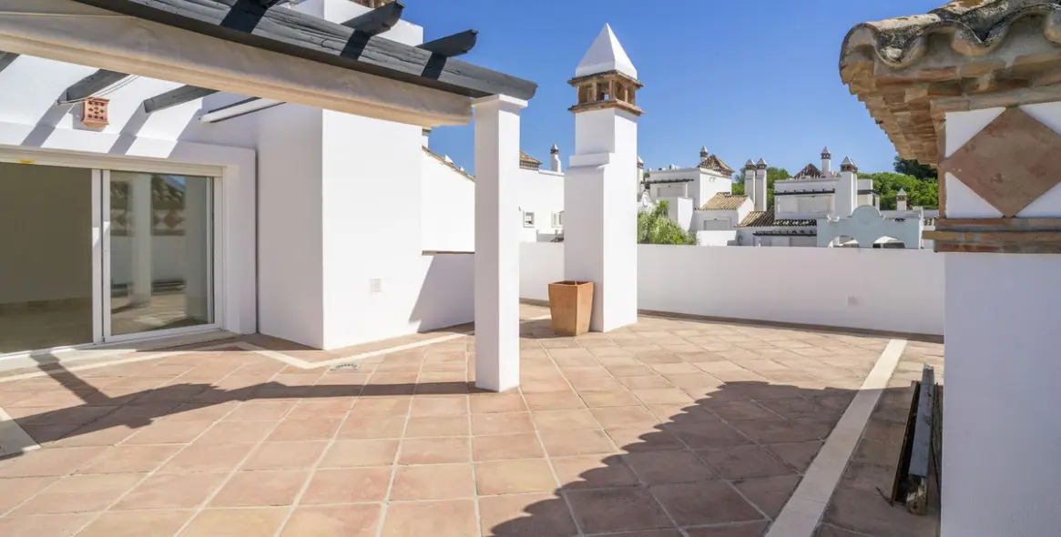 Продажа двухуровневого пентхауса в Marbella 24