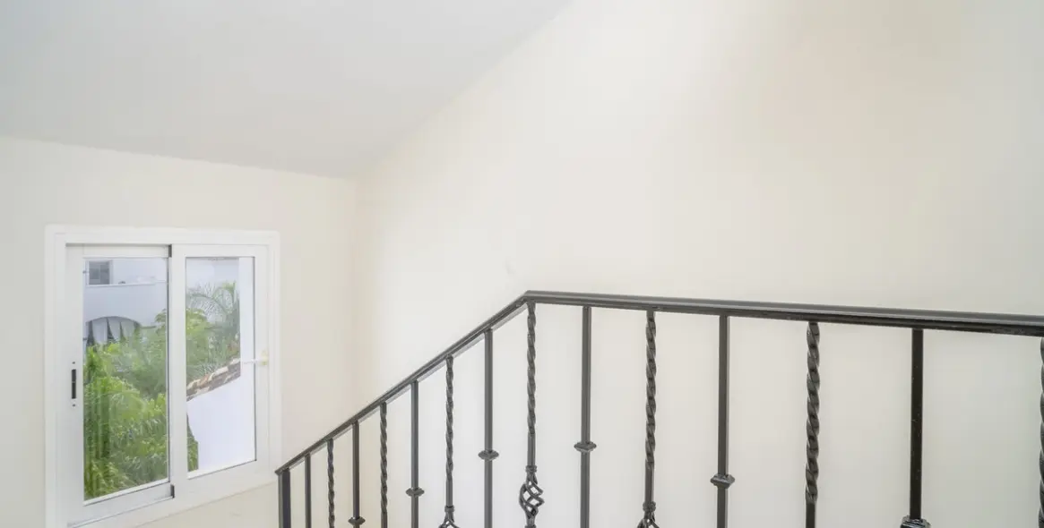 Продажа двухуровневого пентхауса в Marbella 26