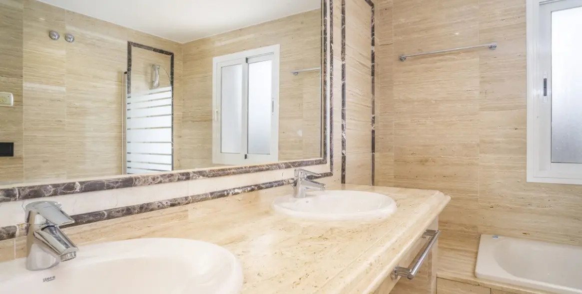 Продажа двухуровневого пентхауса в Marbella 32