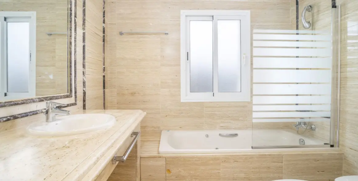 Продажа двухуровневого пентхауса в Marbella 35