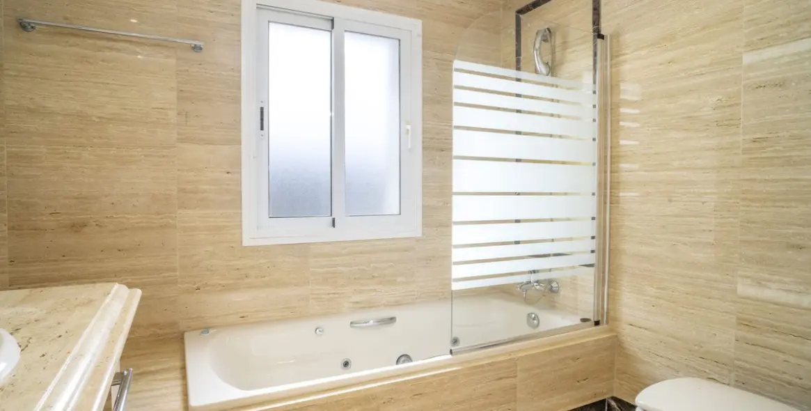 Продажа двухуровневого пентхауса в Marbella 36