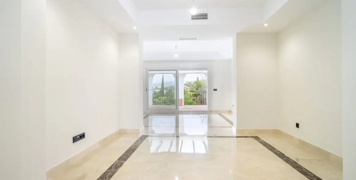 Продажа двухуровневого пентхауса в Marbella 38