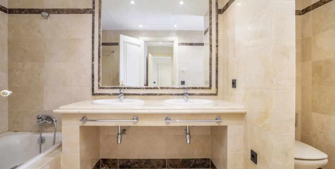 Продажа двухуровневого пентхауса в Marbella 41