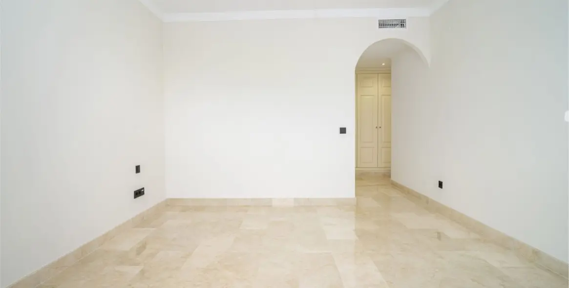 Продажа двухуровневого пентхауса в Marbella 44