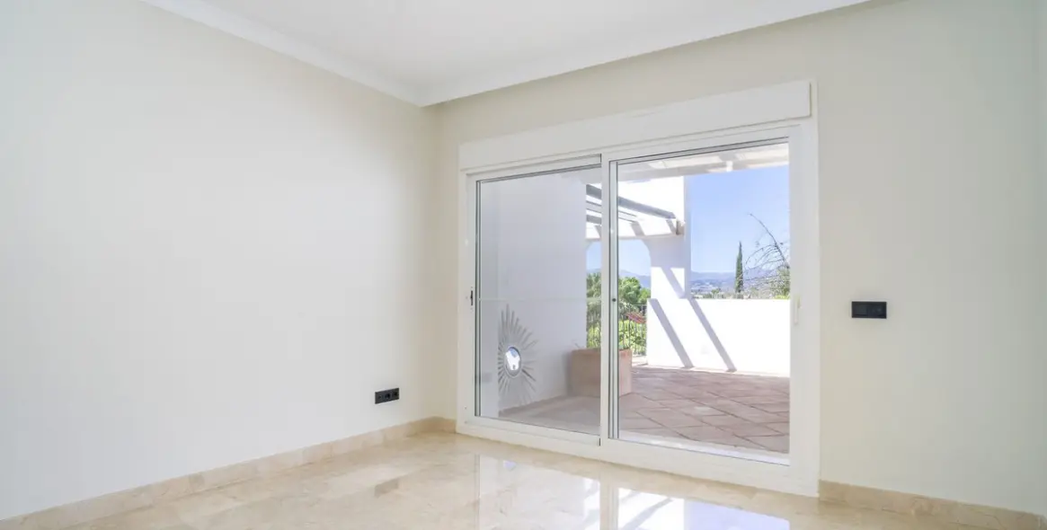 Продажа двухуровневого пентхауса в Marbella 47