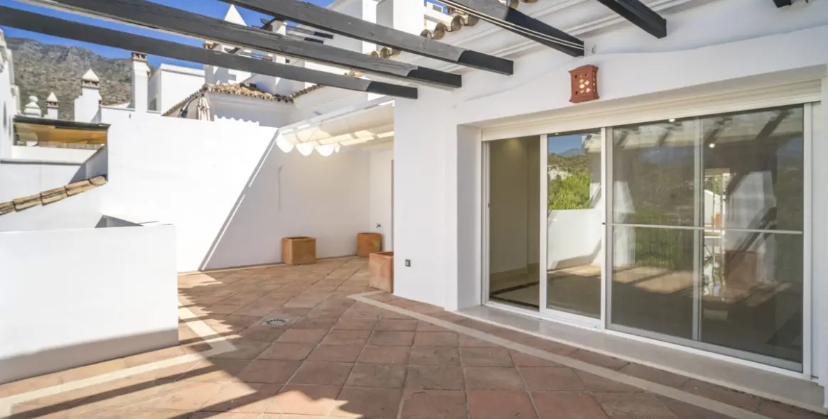 Продажа двухуровневого пентхауса в Marbella 49