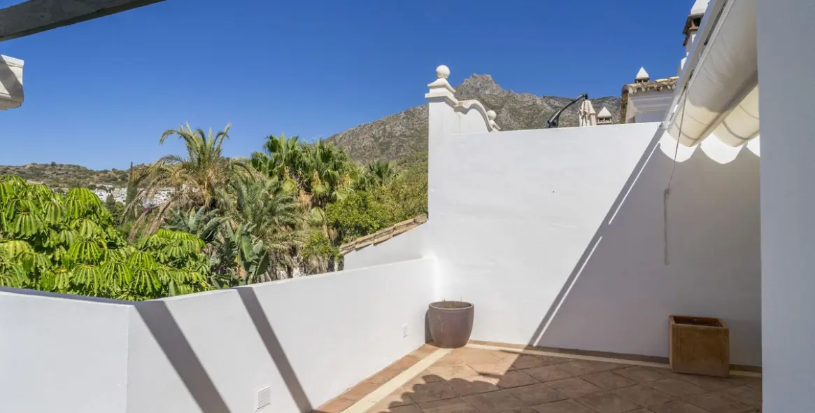 Продажа двухуровневого пентхауса в Marbella 51