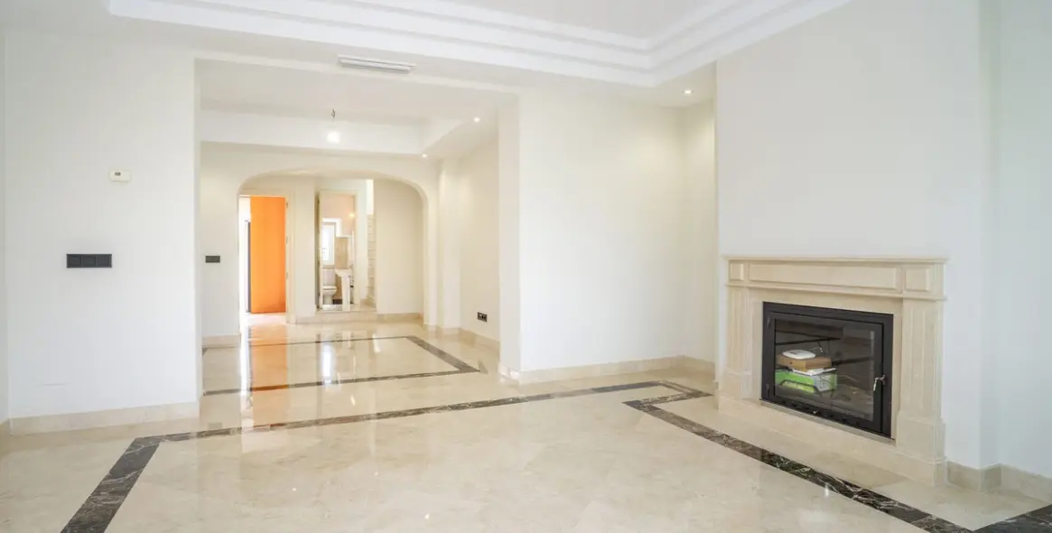 Продажа двухуровневого пентхауса в Marbella 58