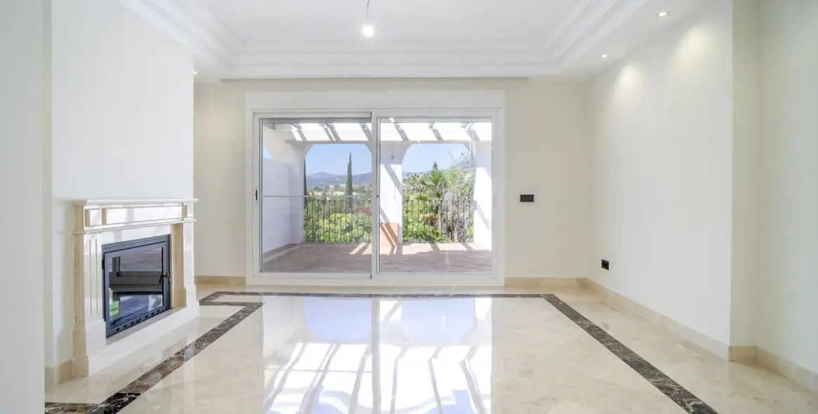 Продажа двухуровневого пентхауса в Marbella 60