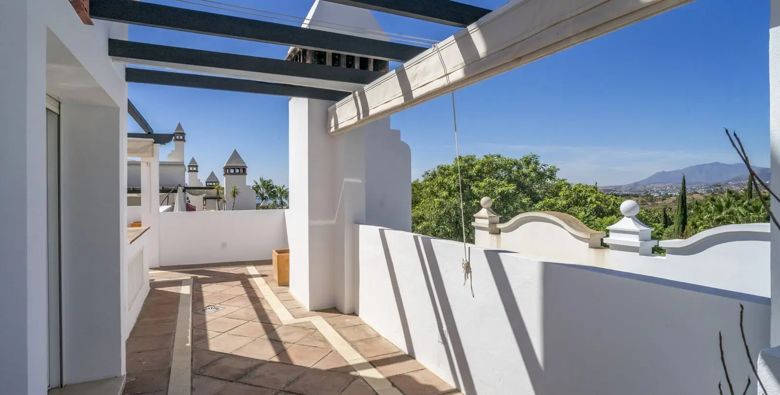Продажа двухуровневого пентхауса в Marbella 1