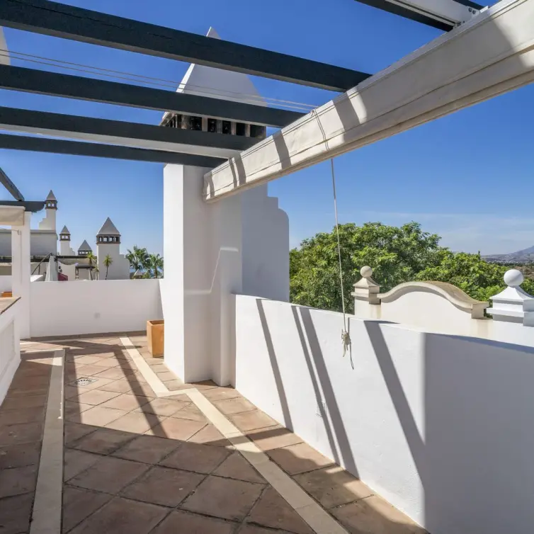 Продажа двухуровневого пентхауса в Marbella