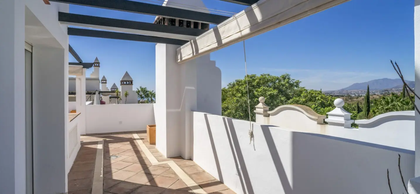 Продажа двухуровневого пентхауса в Marbella 0