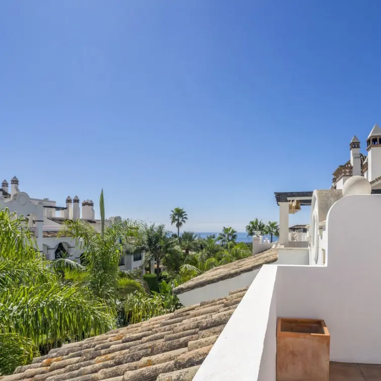 Продажа двухуровневого пентхауса в Marbella