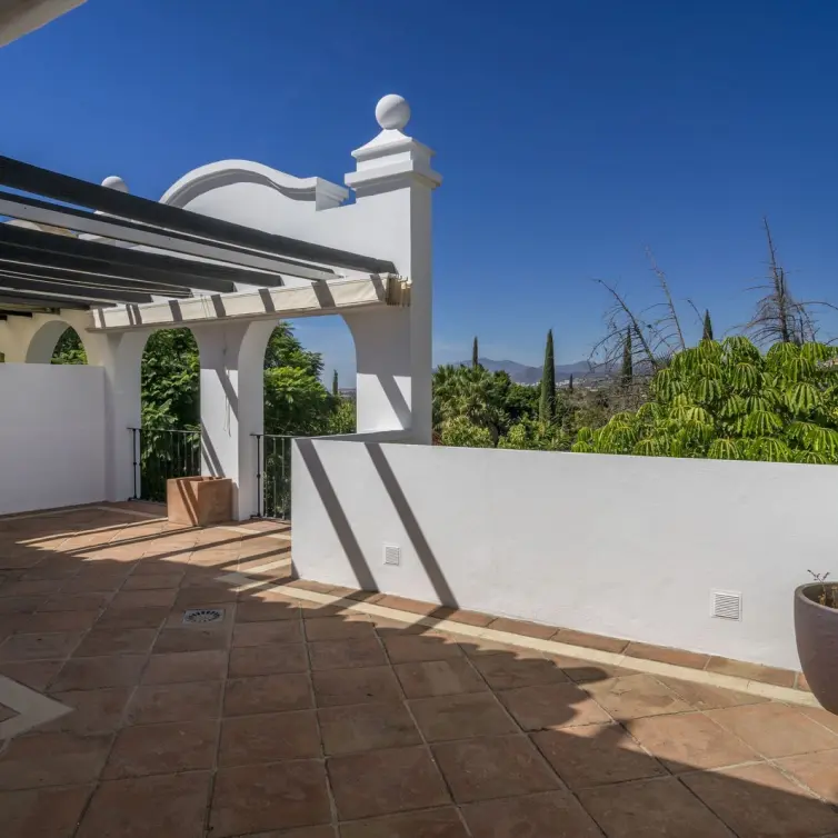 Продажа двухуровневого пентхауса в Marbella