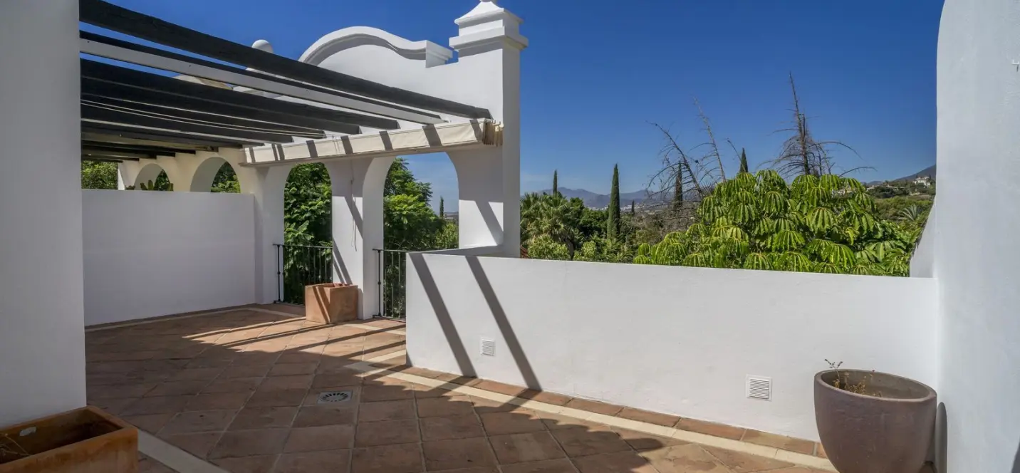 Продажа двухуровневого пентхауса в Marbella 2