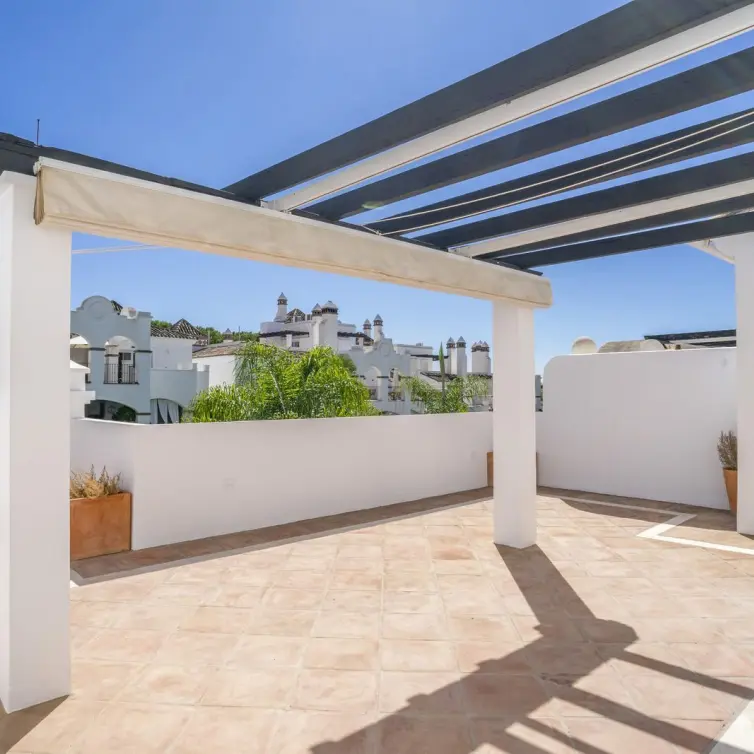Продажа двухуровневого пентхауса в Marbella