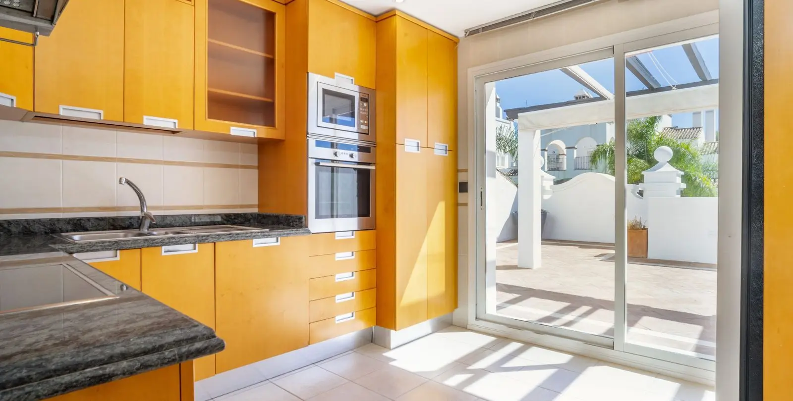 Продажа двухуровневого пентхауса в Marbella 12